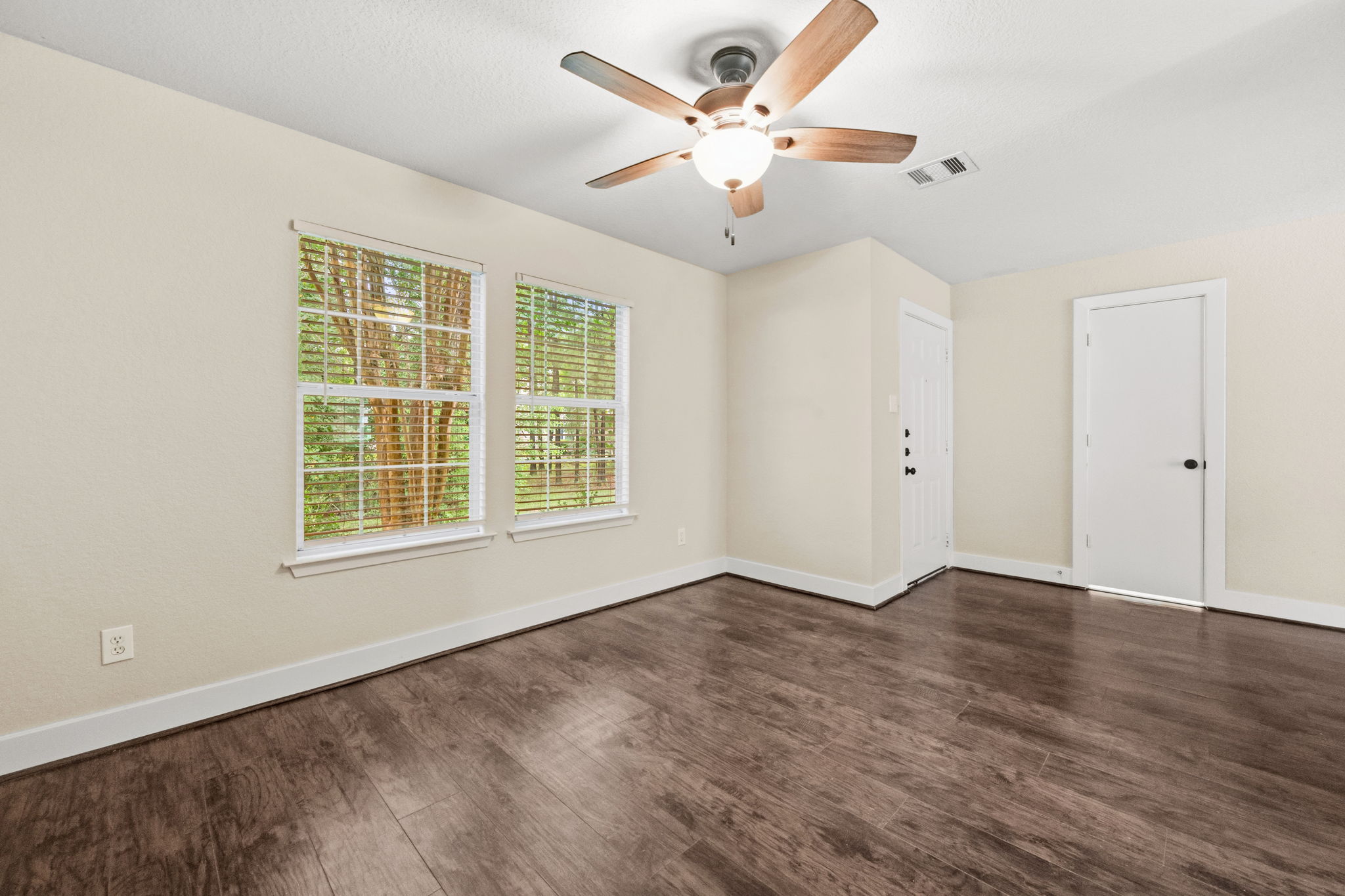 Why Real Estate Agents Use Virtual Staging | Pros & Cons 8 7 web or mls DSC 7394